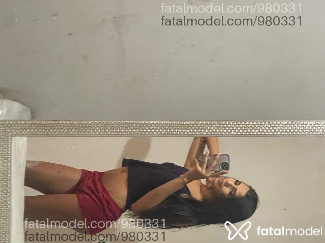 Acompanhante mulher trans ruiva (o) de olhos castanhos - Aninha