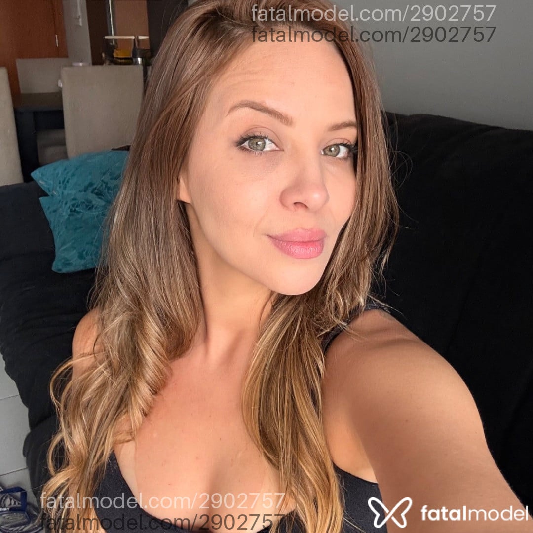 Acompanhante mulher loira (o) de olhos verdes - Júlia