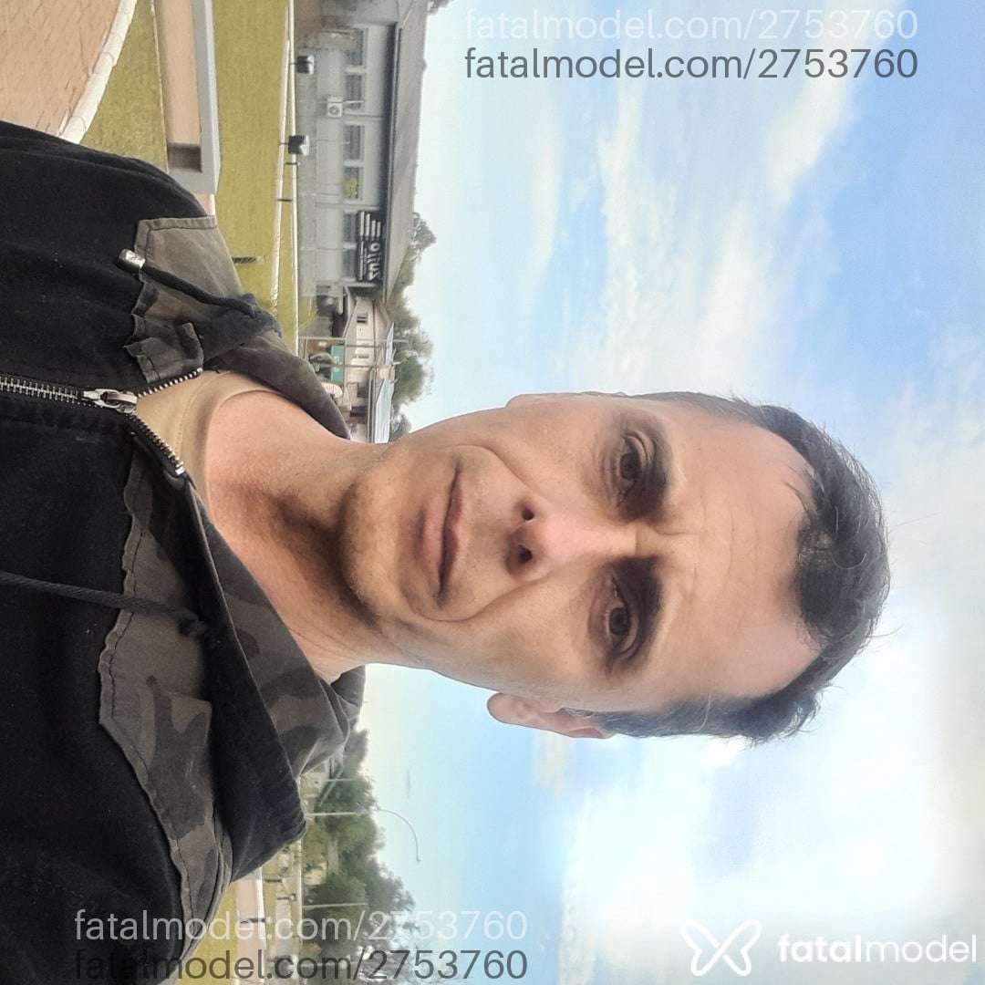 Acompanhante homem com cabelo castanho de olhos mel - Giovanni