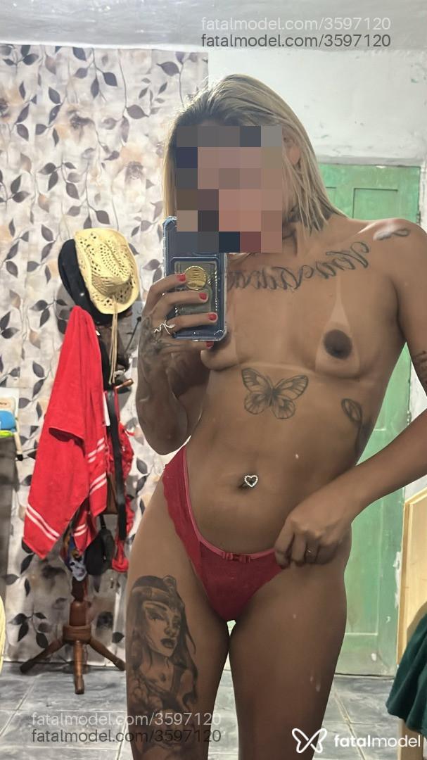Acompanhante mulher loira (o) de olhos castanhos - MARIE