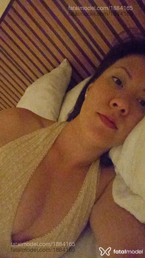 Acompanhante mulher com cabelo castanho de olhos castanhos - Luíza Graciela
