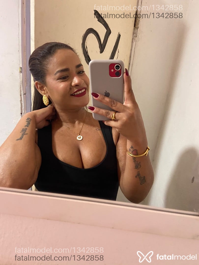 Acompanhante mulher com cabelo castanho de olhos castanhos - Mayara