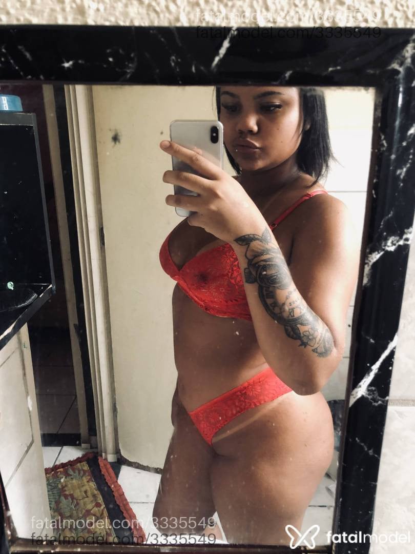 Acompanhante mulher morena (o) de olhos cinza em Campos dos Goytacazes - Larissa
