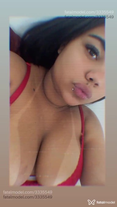 Acompanhante mulher morena (o) de olhos cinza - Larissa