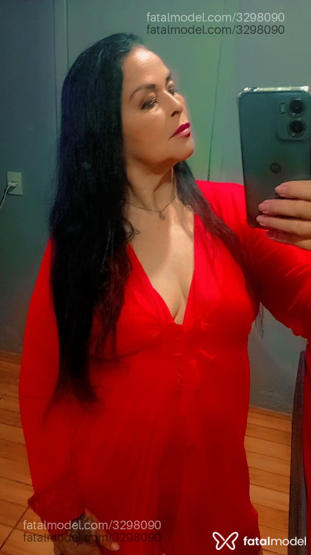 Acompanhante mulher morena (o) de olhos castanhos - Penélope