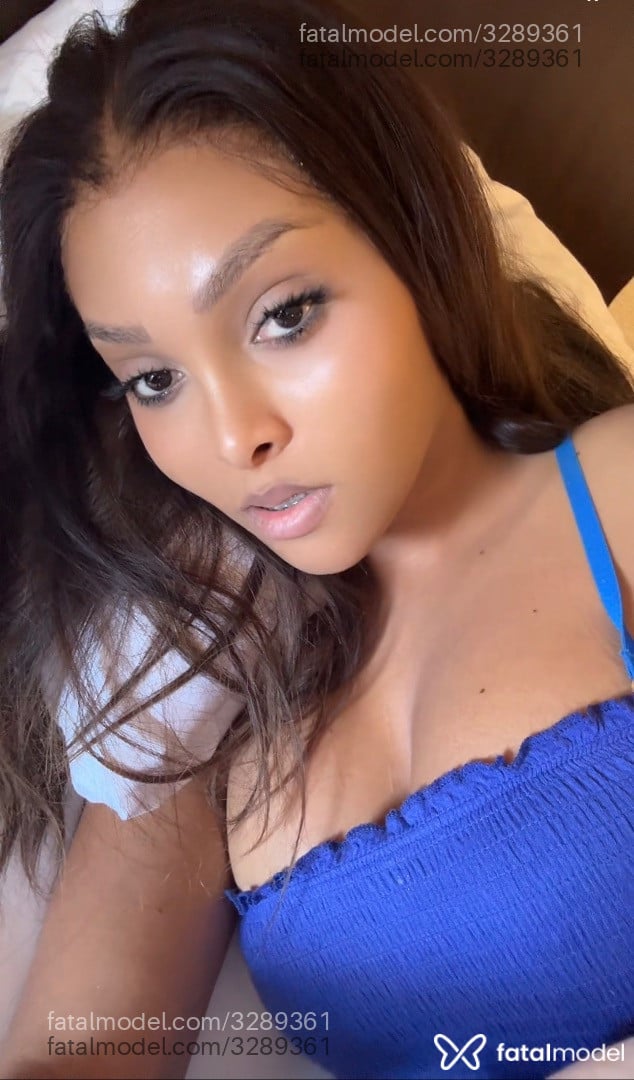 Acompanhante mulher trans morena (o) de olhos castanhos - Jade