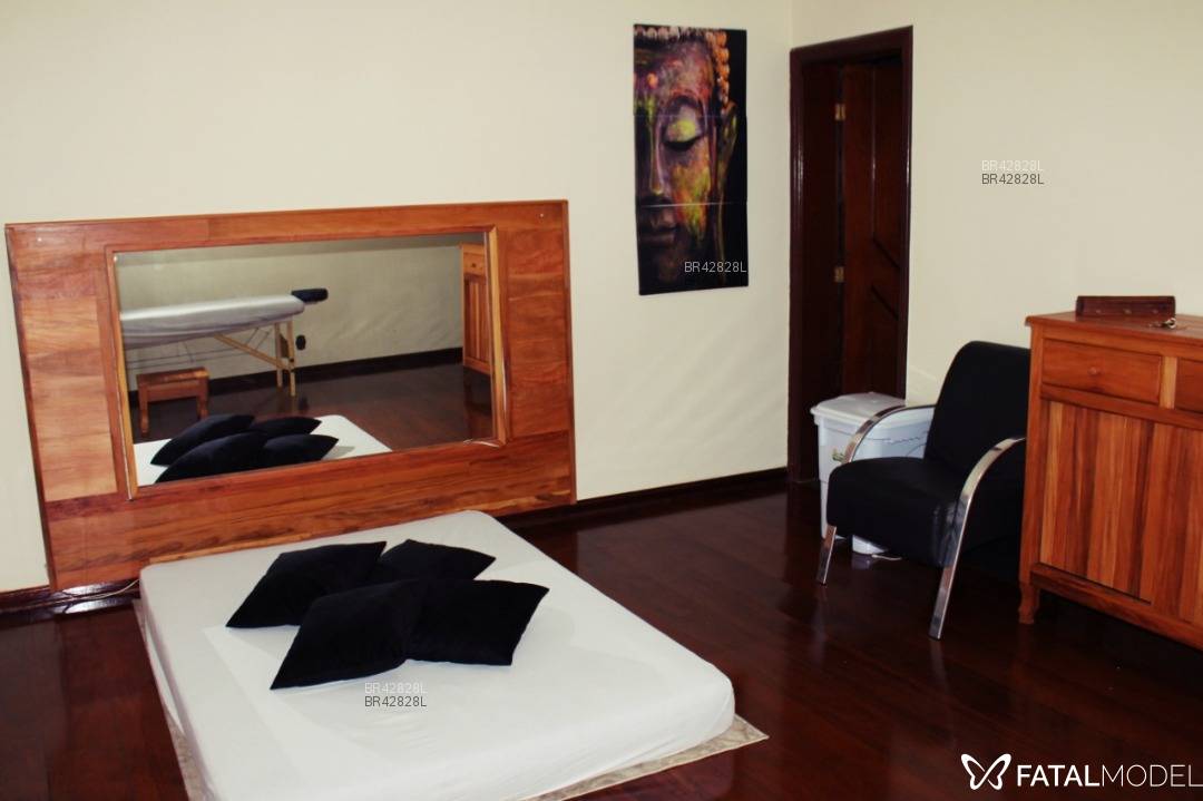Acompanhante mulher morena (o) de olhos castanhos - Massagem Tântrica Acompanhante mulher morena (o) de olhos castanhos - Massagem Tântrica