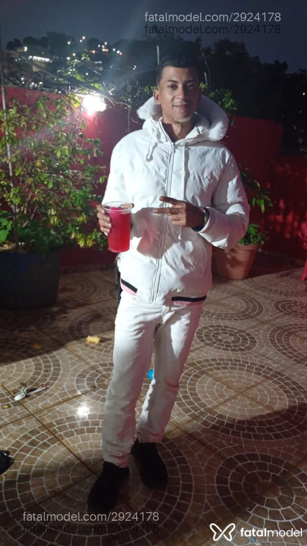 Acompanhante homem com cabelo castanho de olhos castanhos - Santos