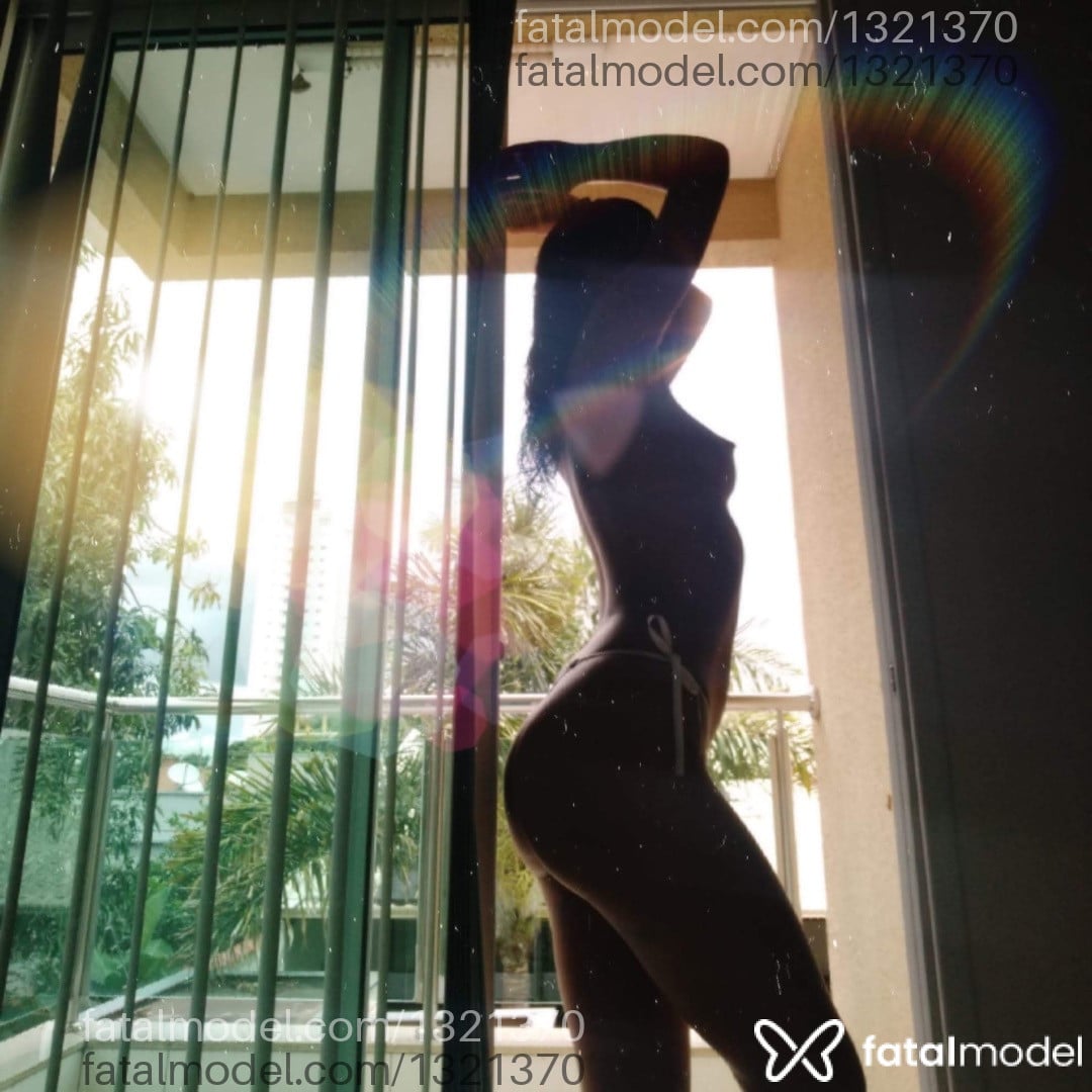 Acompanhante mulher morena (o) de olhos castanhos - Nath
