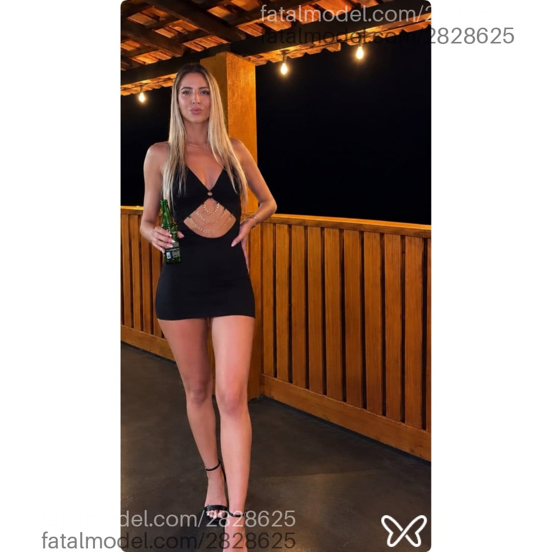 Acompanhante mulher com cabelo colorido de olhos castanhos - Sophia