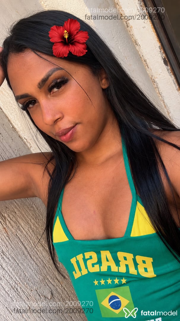 Acompanhante mulher trans morena (o) de olhos castanhos - Lauany Pereira