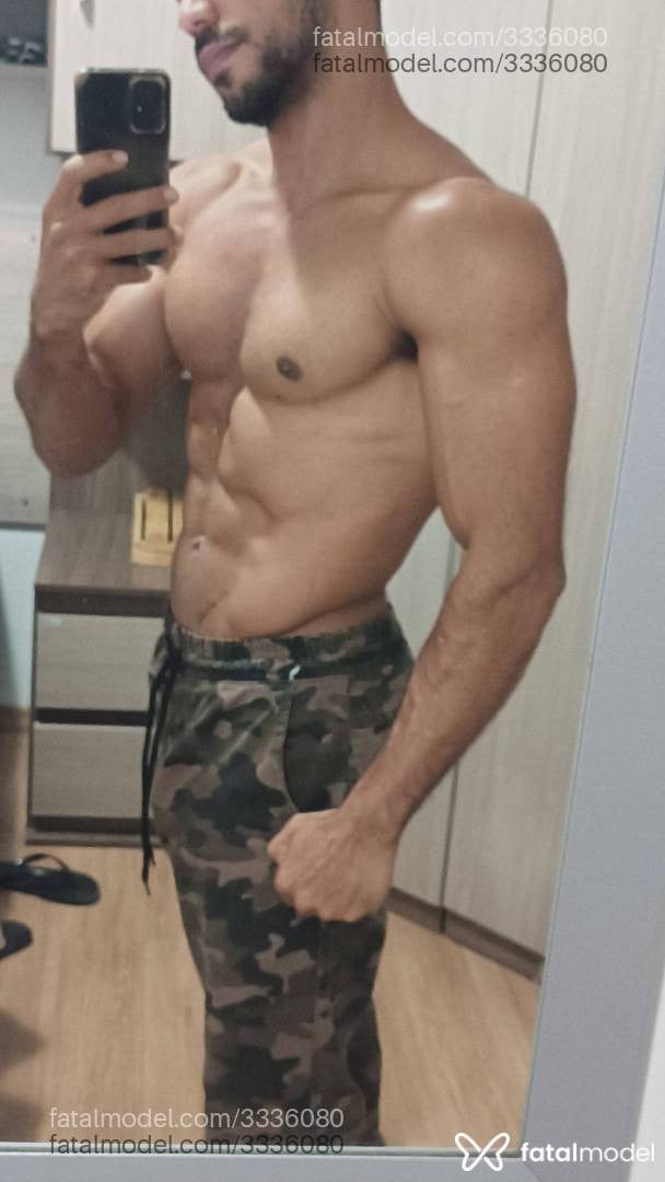 Acompanhante homem com cabelo castanho de olhos castanhos - Alemineirinho