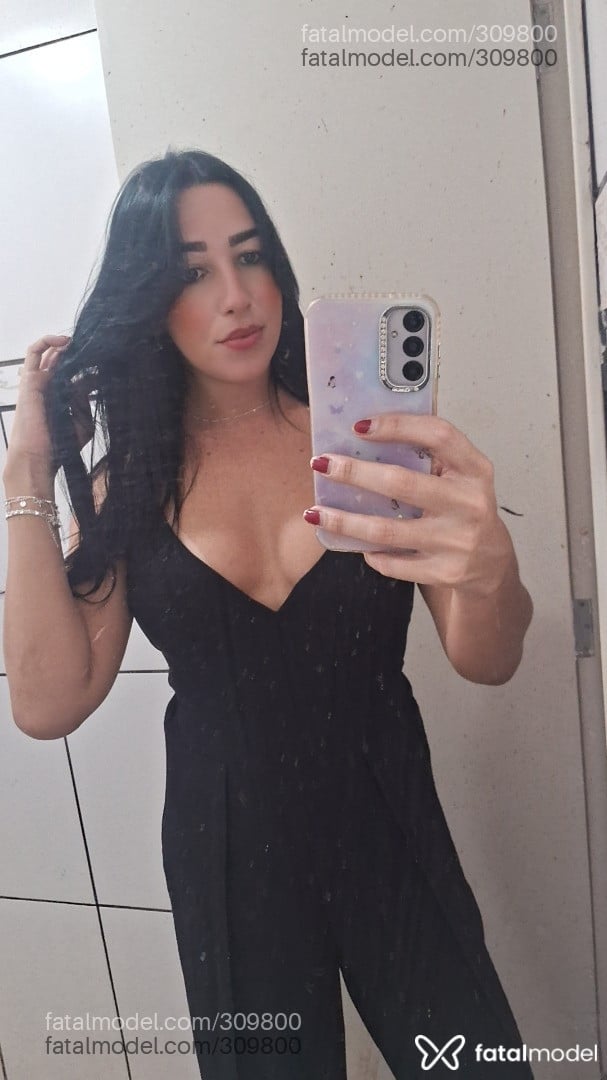 Acompanhante mulher trans morena (o) de olhos castanhos - Clara