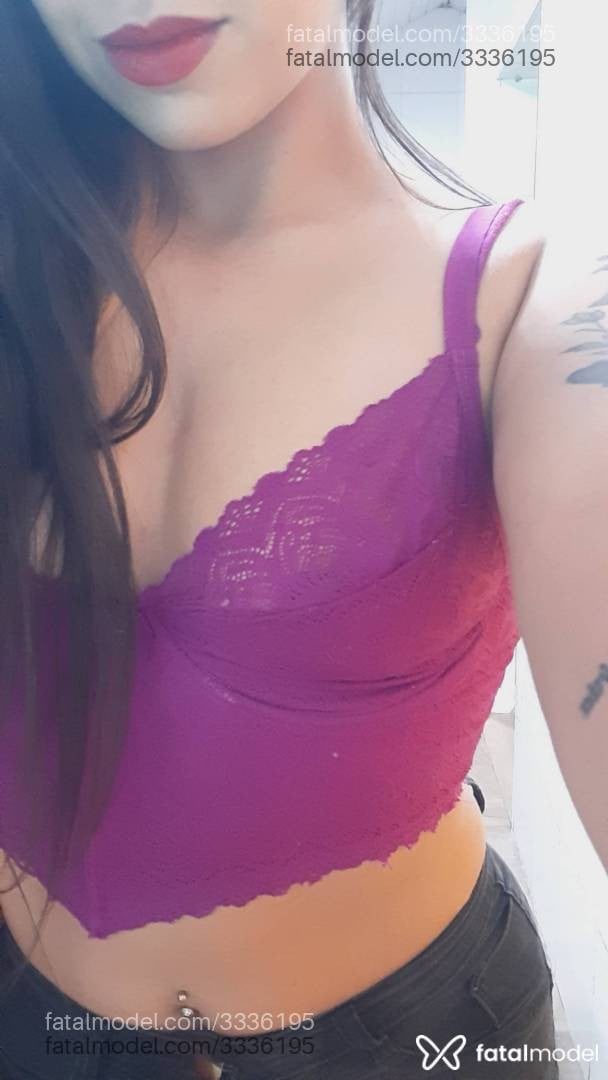 Acompanhante mulher com cabelo castanho de olhos verdes - Nati Santos