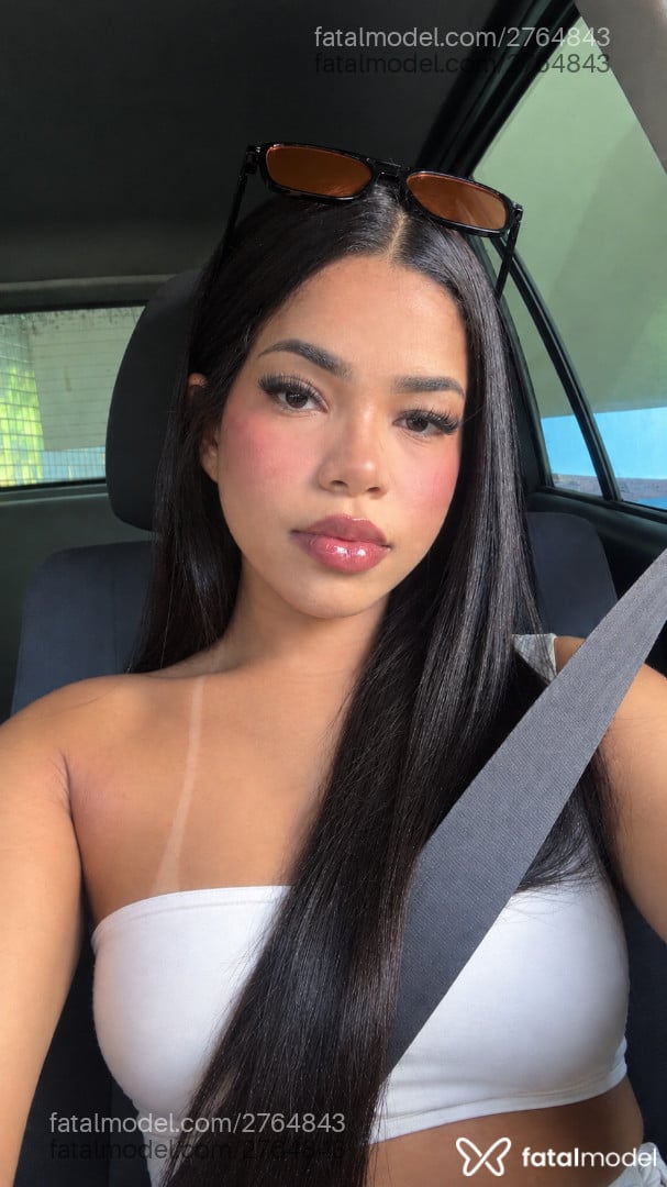 Acompanhante mulher morena (o) de olhos pretos - Bella