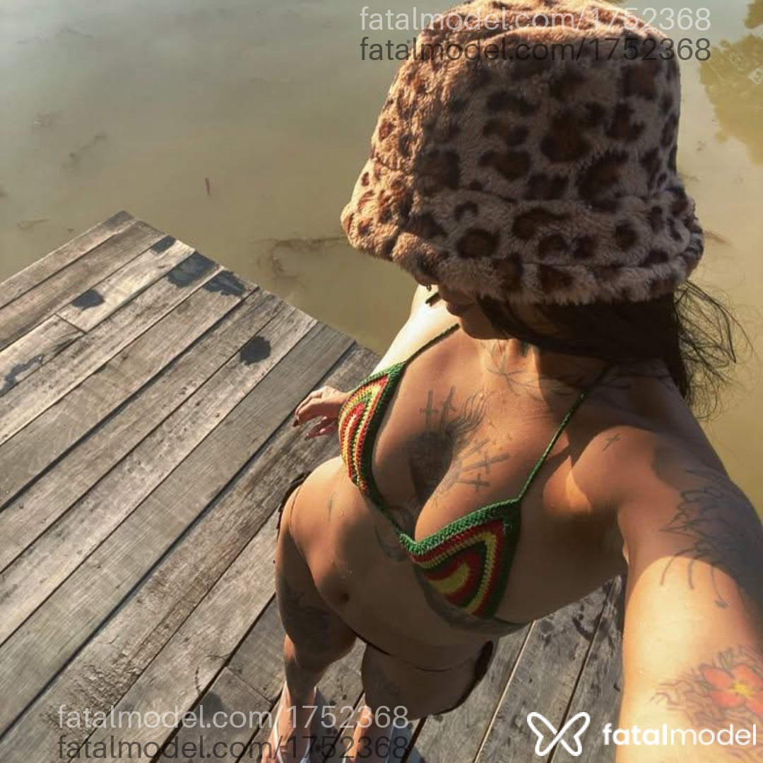 Acompanhante mulher morena (o) de olhos castanhos - Garota vip