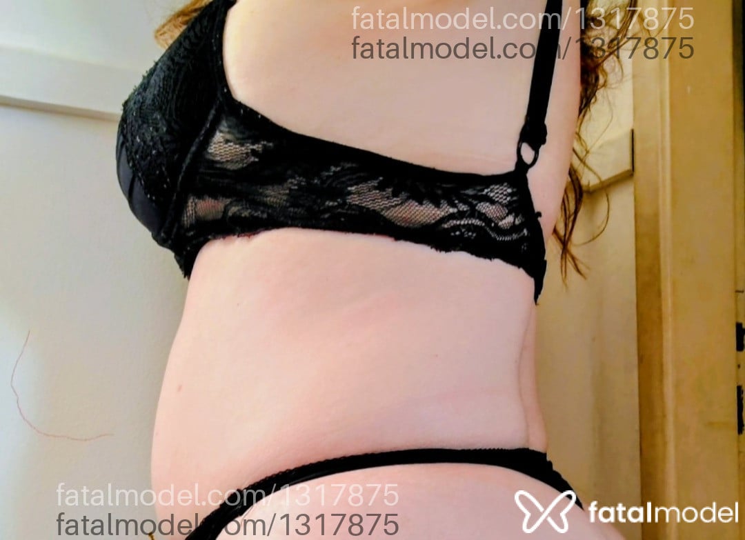 Acompanhante mulher loira (o) de olhos mel - Nicole