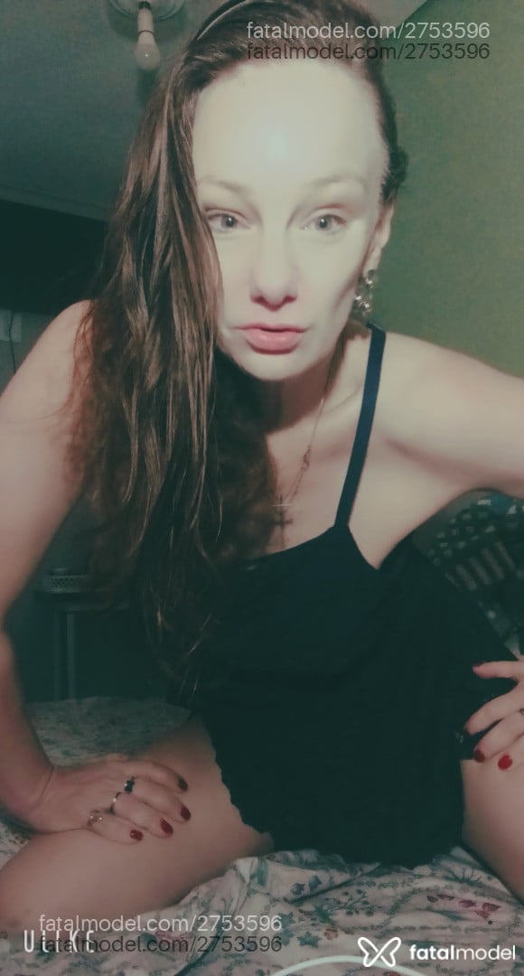 Acompanhante mulher loira (o) de olhos azuis - Julie Squalor