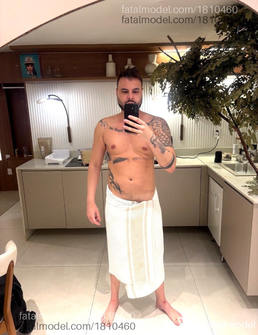 Acompanhante homem com cabelo castanho de olhos castanhos - Rafael Martinelli