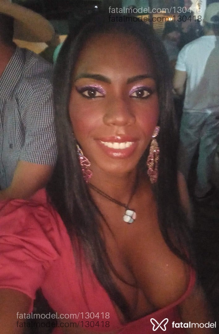 Acompanhante mulher trans com cabelo castanho de olhos castanhos - Sabrwny