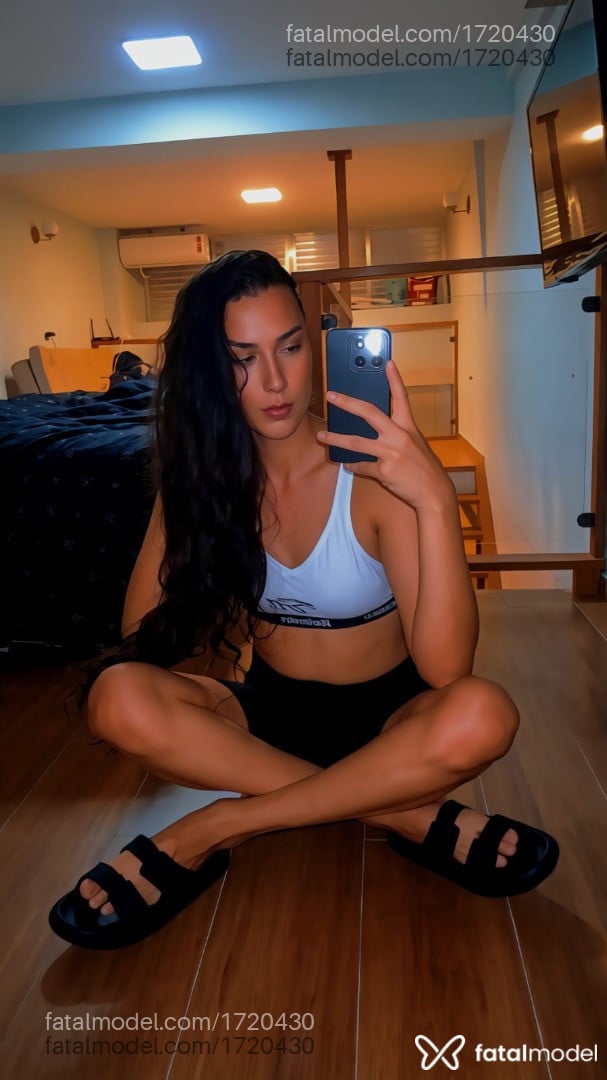 Acompanhante mulher trans morena (o) de olhos castanhos - Luamakeups