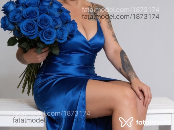 Acompanhante mulher loira (o) de olhos castanhos - Karen