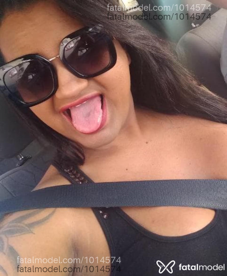 Acompanhante mulher trans morena (o) de olhos pretos - Larissa Morena