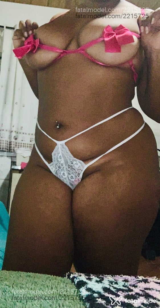 Acompanhante mulher morena (o) de olhos castanhos - Valentina Noir