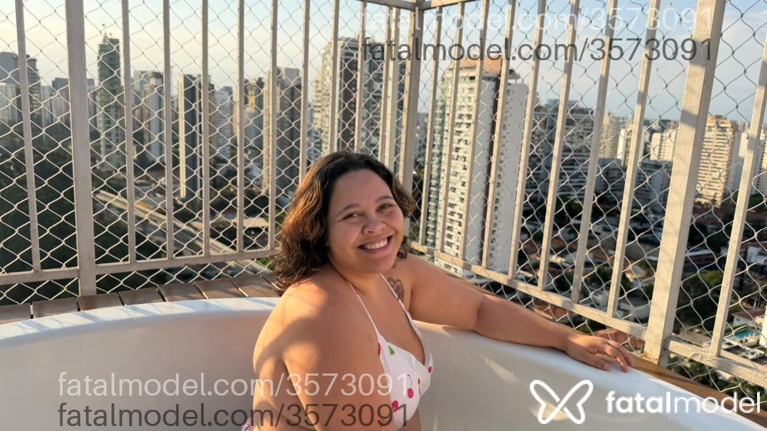 Acompanhante mulher com cabelo castanho de olhos castanhos - Gabriella