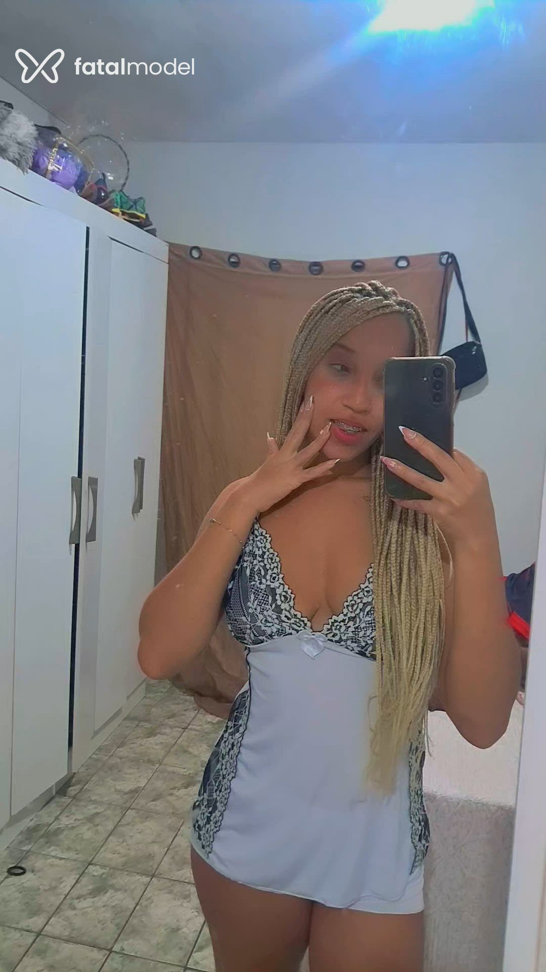 Acompanhante mulher com cabelo castanho de olhos castanhos - Sofia Valen