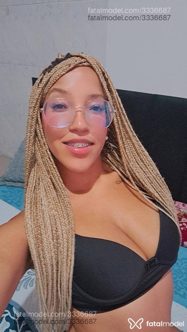 Acompanhante mulher loira (o) de olhos castanhos - Sofia Valen