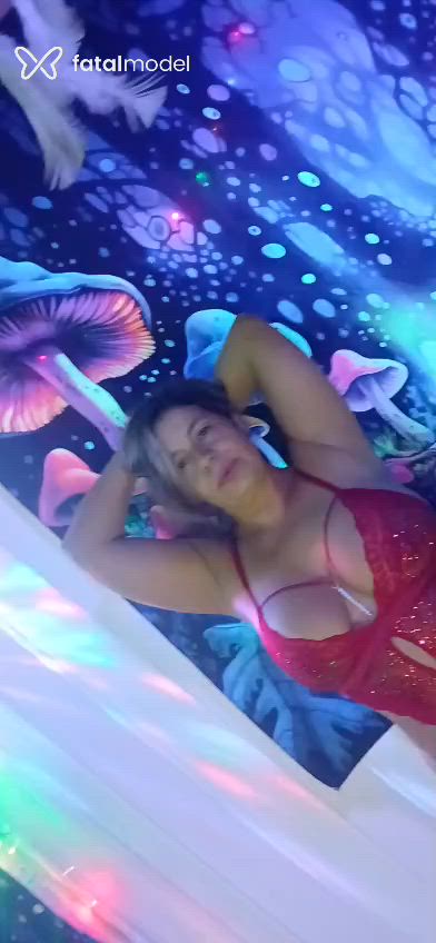 Acompanhante mulher loira (o) de olhos castanhos - Maia Rarini Acompanhante mulher loira (o) de olhos castanhos - Maia Rarini