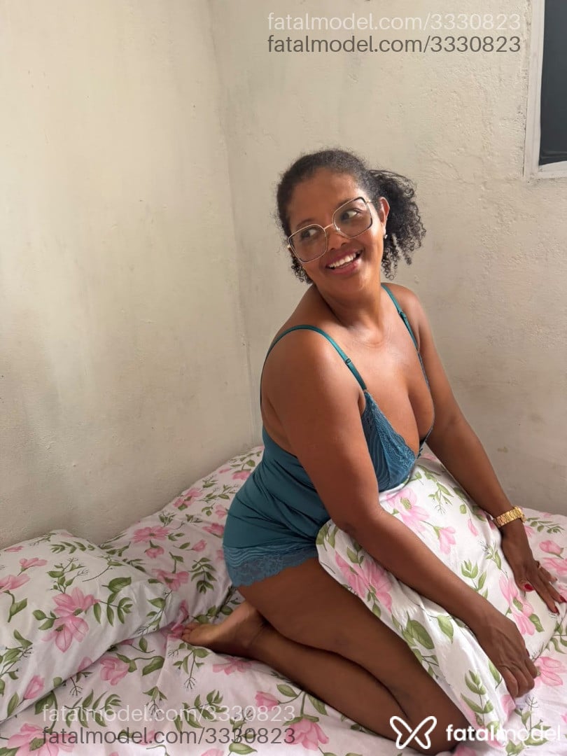 Acompanhante mulher morena (o) de olhos castanhos - Morena Flor