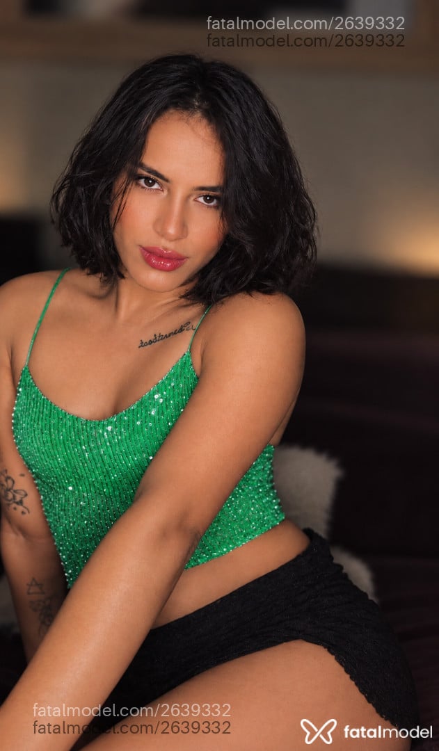 Acompanhante mulher trans morena (o) de olhos castanhos - Renata