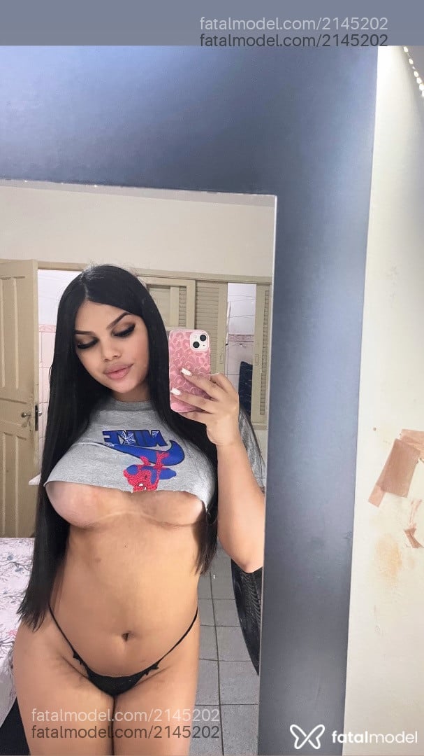 Acompanhante mulher trans morena (o) de olhos castanhos - Julia