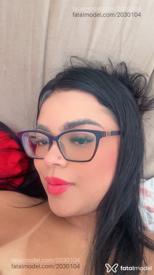Acompanhante mulher morena (o) de olhos castanhos - Mia Abravanel