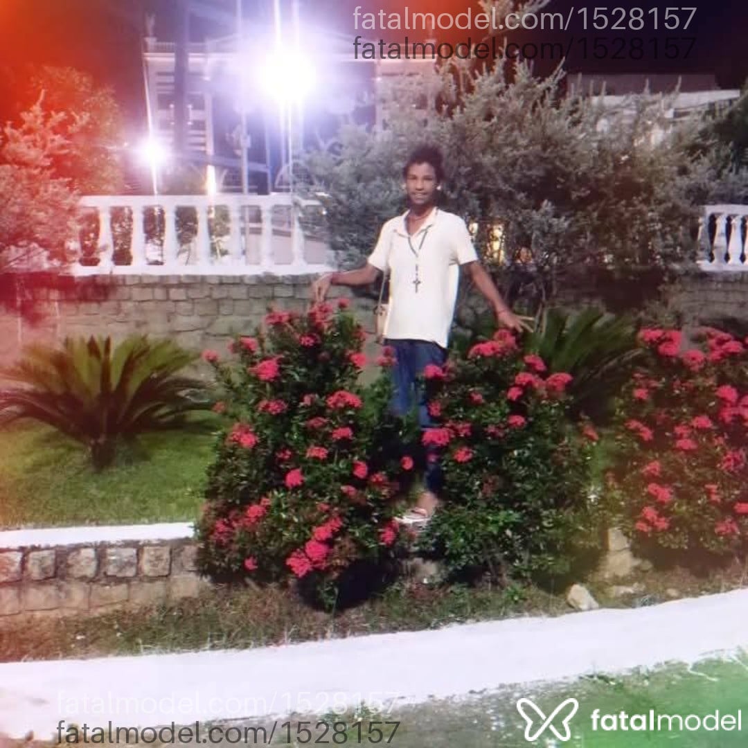 Acompanhante travesti com cabelo castanho de olhos mel - Kethellyny