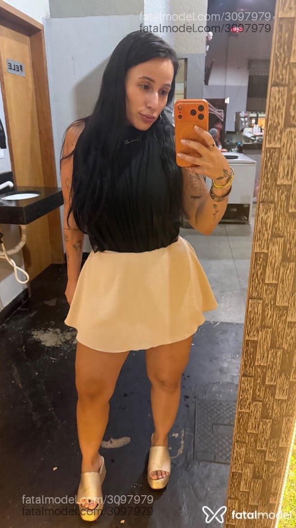 Acompanhante mulher com cabelo castanho de olhos castanhos - Morena