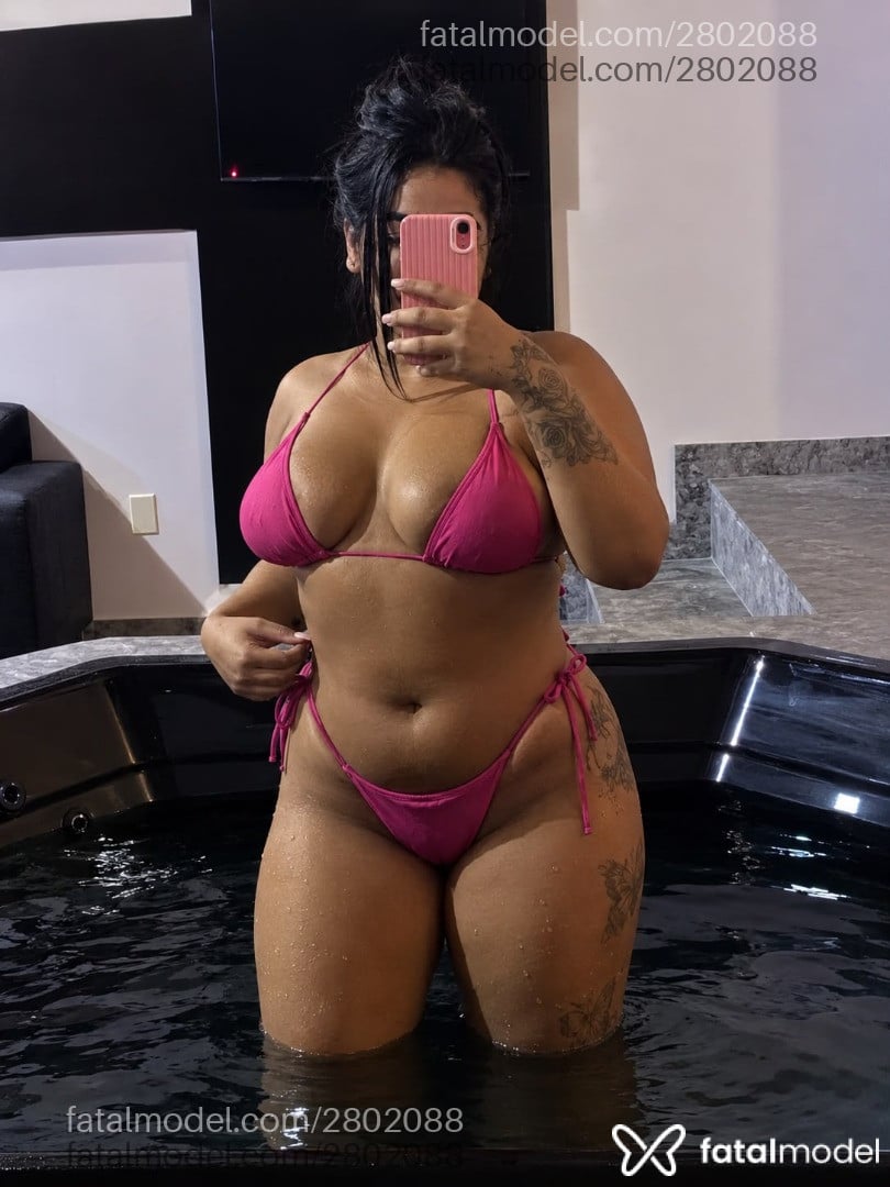 Acompanhante mulher morena (o) de olhos pretos - Bella