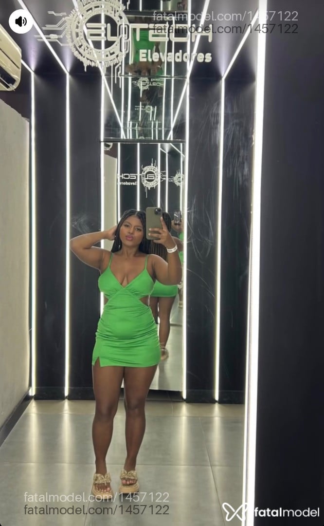 Acompanhante mulher morena (o) de olhos pretos - Camila
