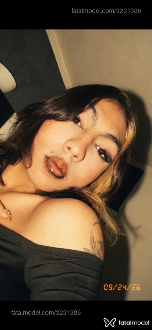 Acompanhante mulher trans morena (o) de olhos castanhos - Borges