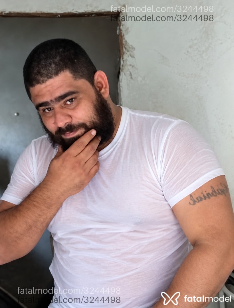 Acompanhante homem morena (o) de olhos castanhos - Breno