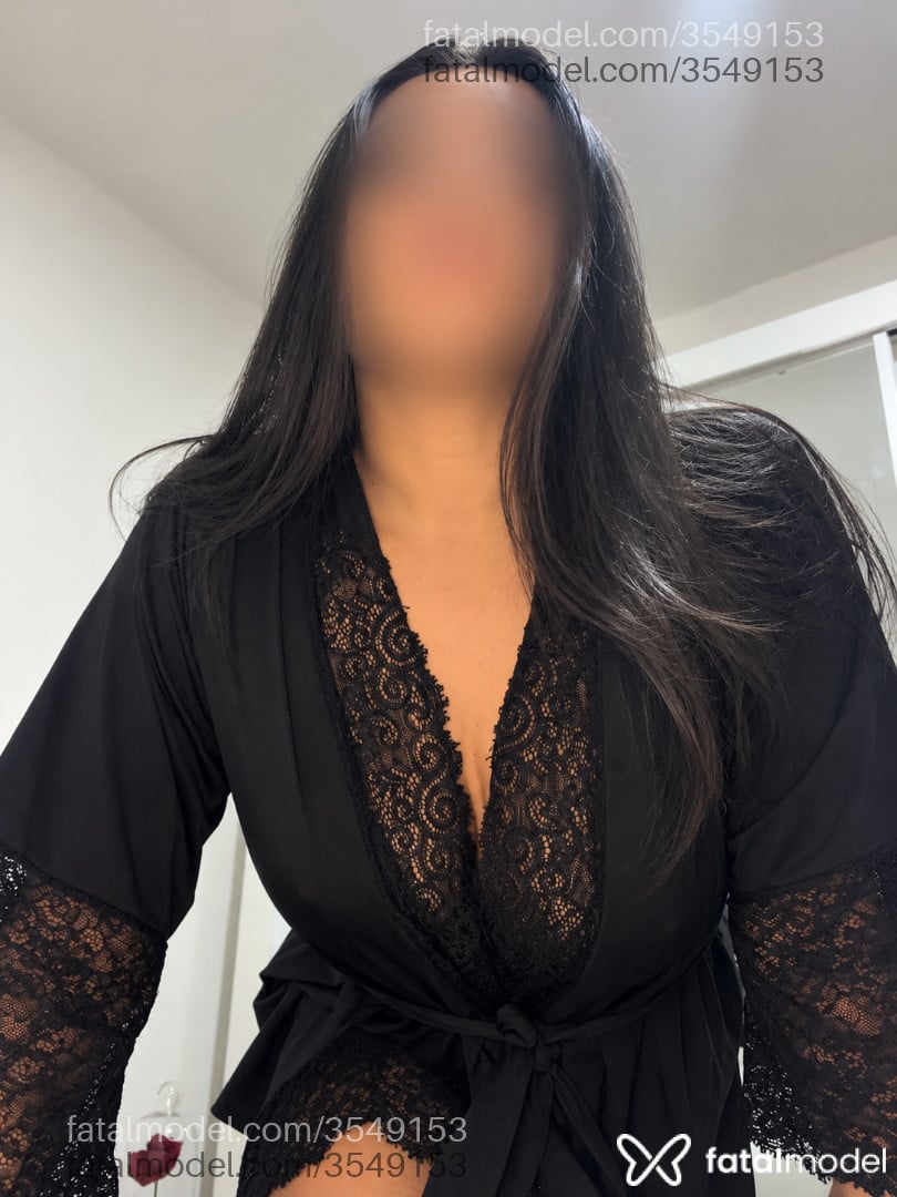 Acompanhante mulher morena (o) de olhos pretos - Amora