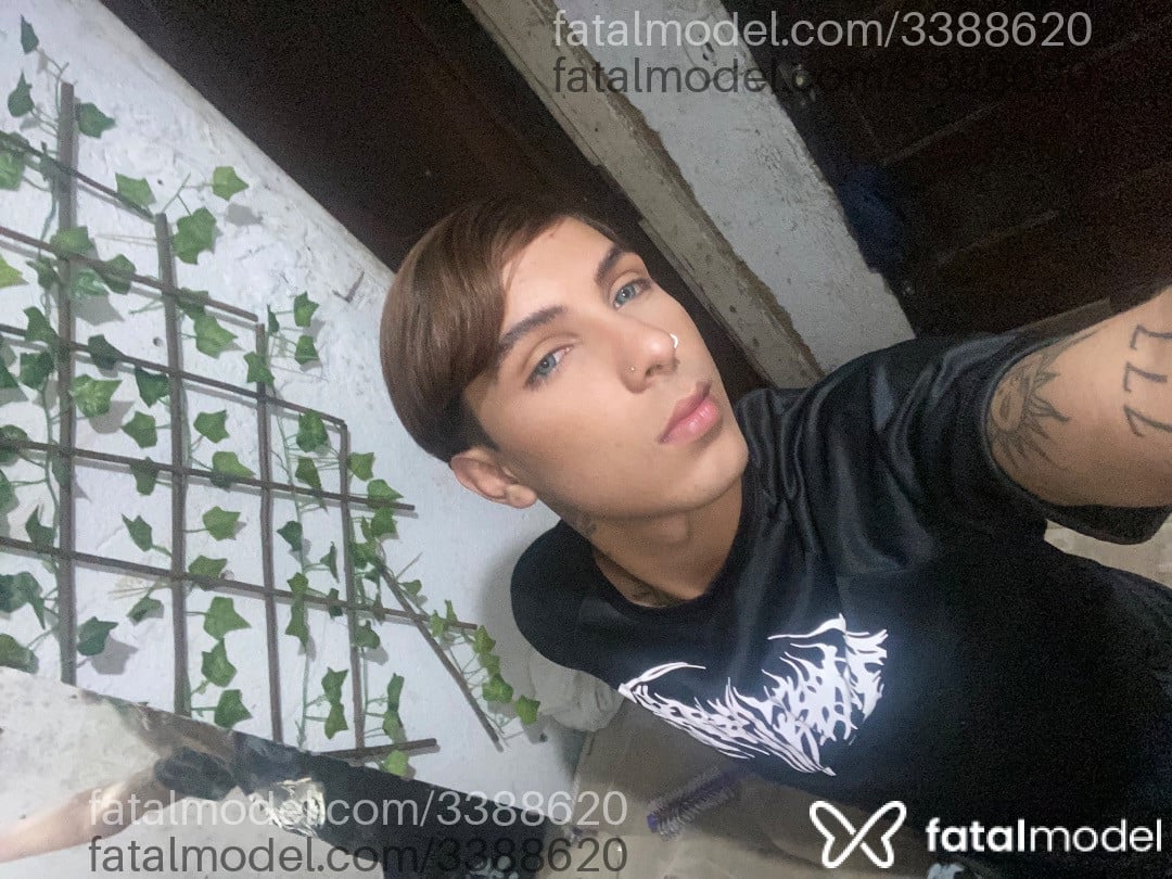 Acompanhante homem com cabelo castanho de olhos azuis - Rubzinhaaa