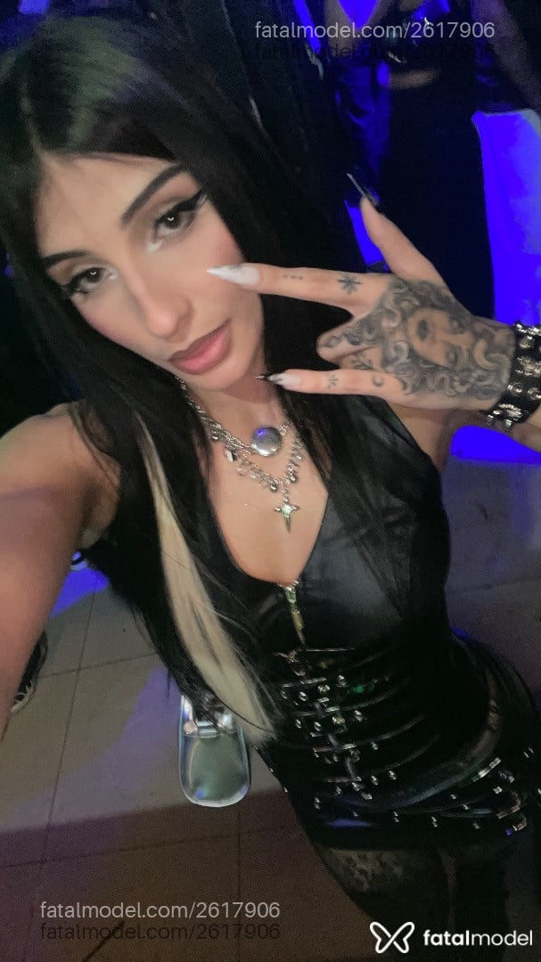 Acompanhante mulher morena (o) de olhos castanhos - Isa