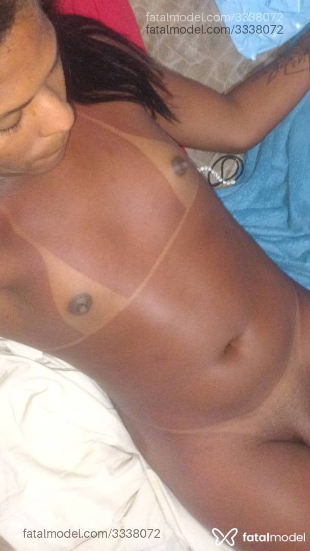 Acompanhante mulher trans morena (o) de olhos verdes - Gabinifetinha