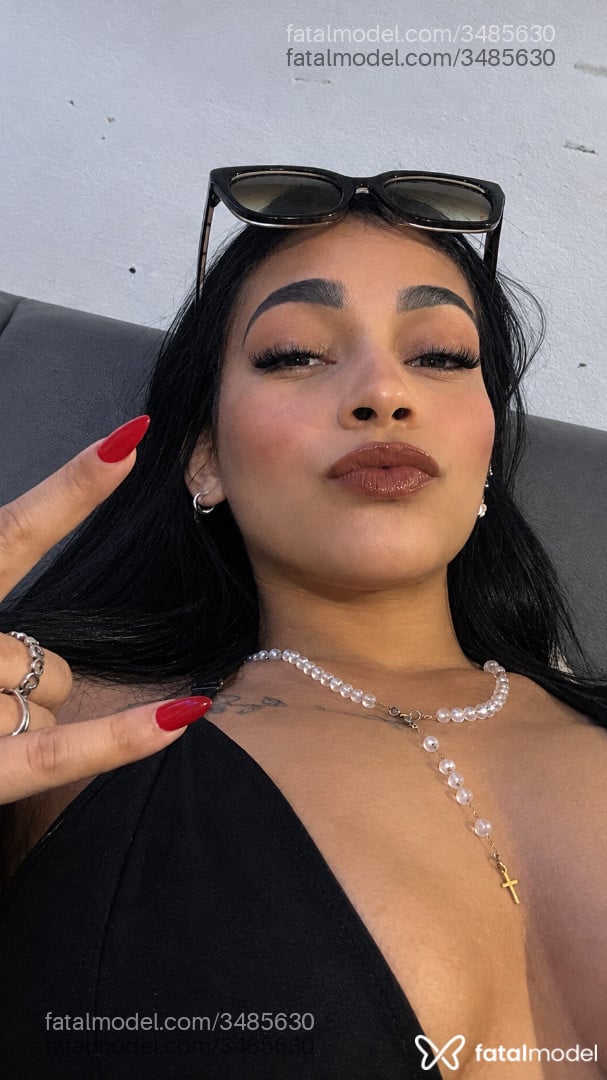 Acompanhante mulher morena (o) de olhos castanhos - Amanda