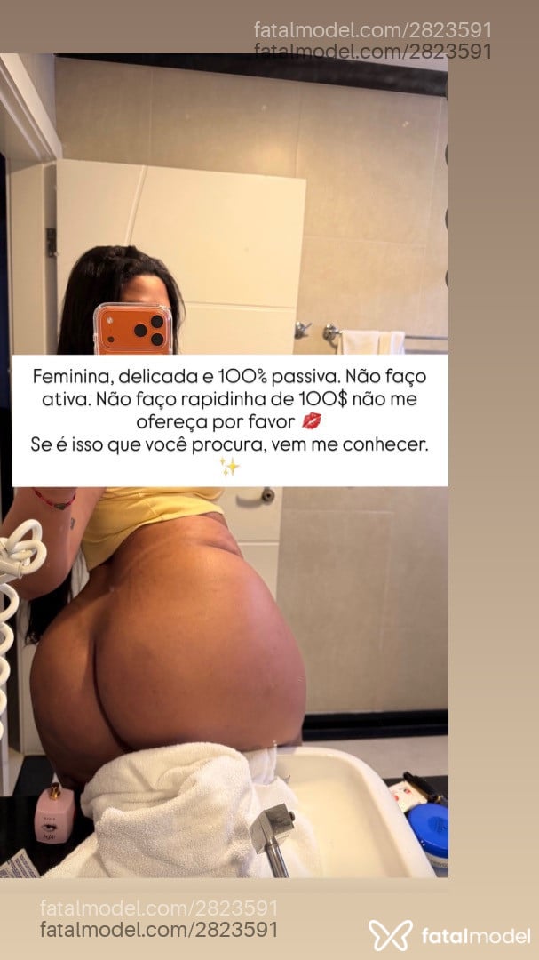 Acompanhante mulher trans morena (o) de olhos pretos - Bella
