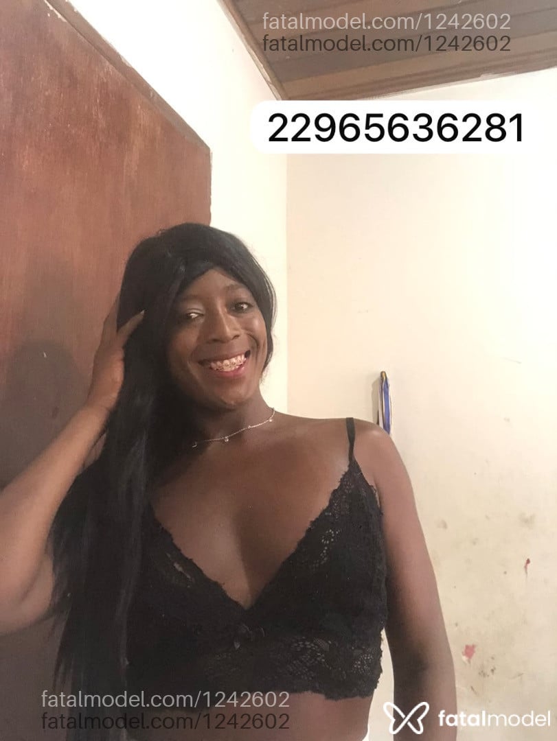 Acompanhante mulher trans morena (o) de olhos castanhos - Duda Silva