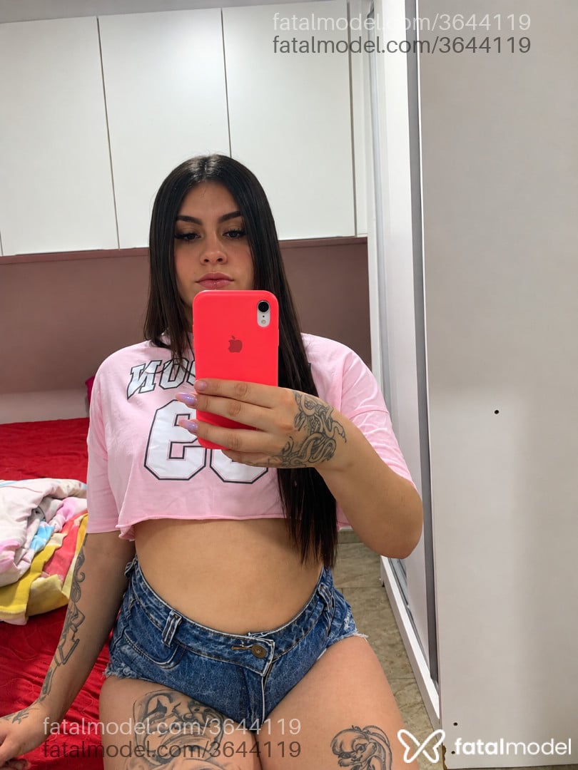 Acompanhante mulher com cabelo castanho de olhos castanhos - Bebelzinha